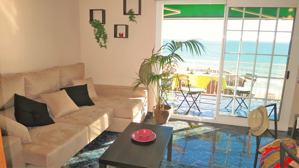 Bianca Seaview & Beach Apartment Montgat Bagian luar foto